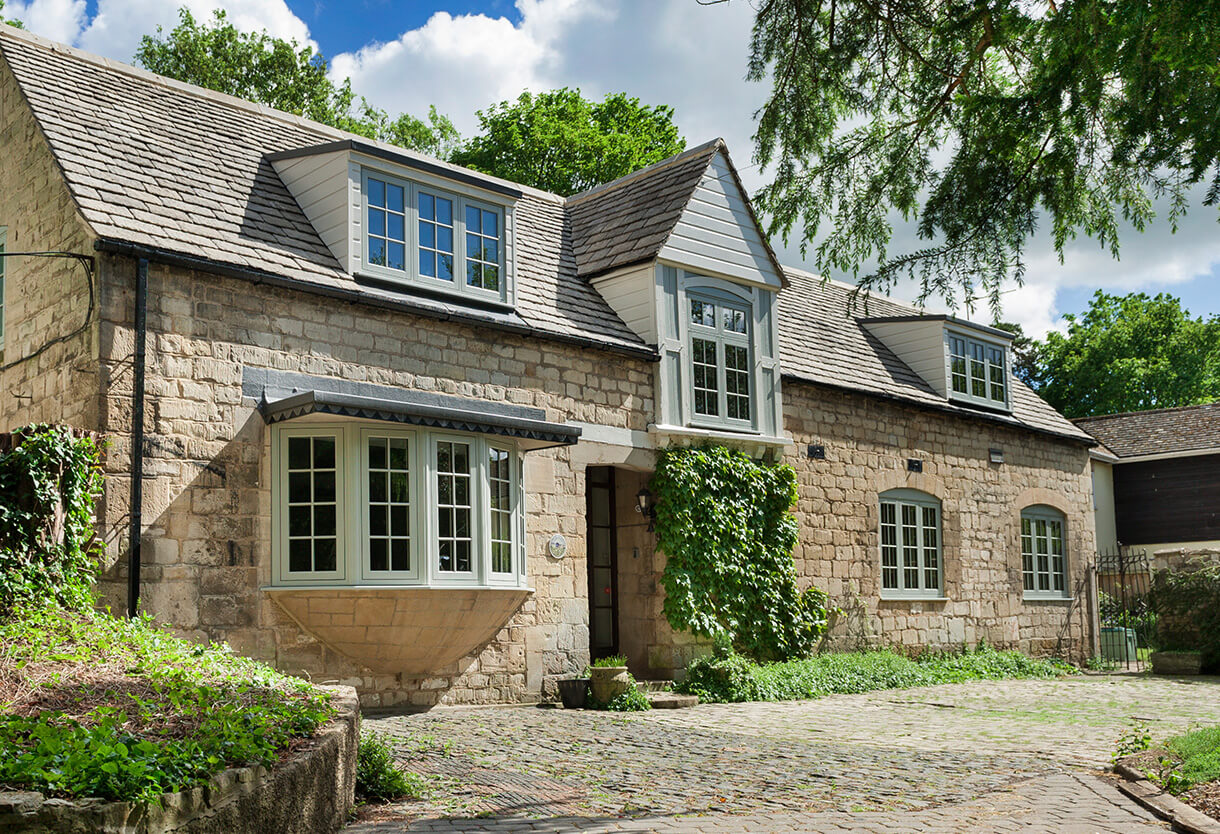 Top 3 tips for deep cleaning your windows & doors